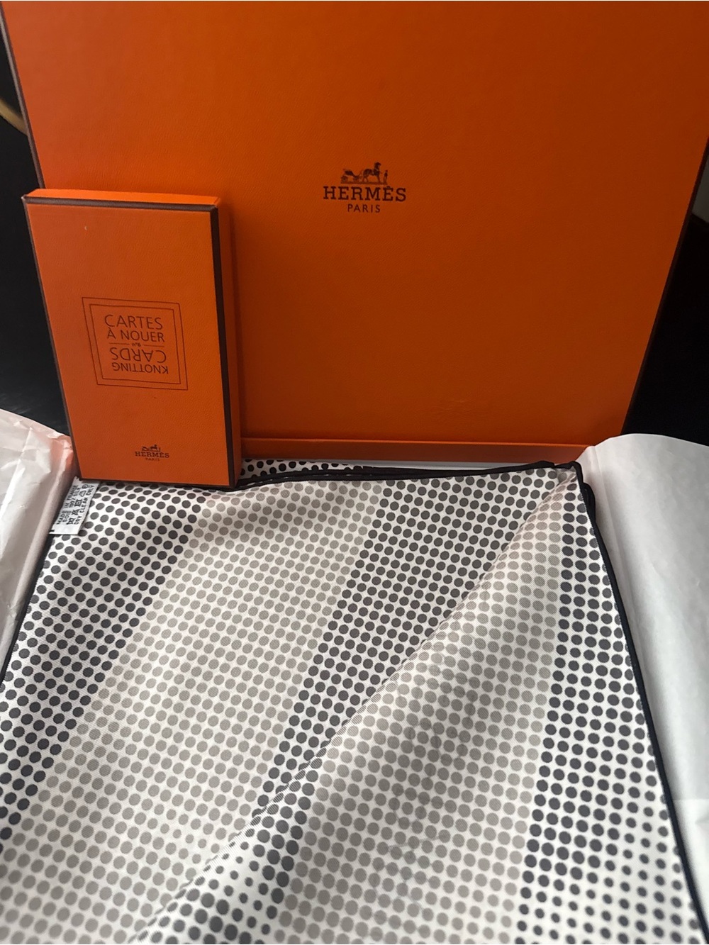 NWOT Hermès Paris 90cm 100% Silk Carré Scarf Black White Graphic Print